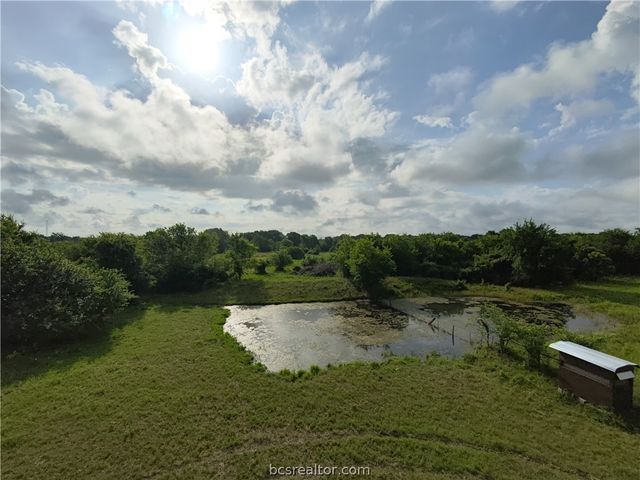 415 Veterans Memorial Dr, Navasota, TX 77868