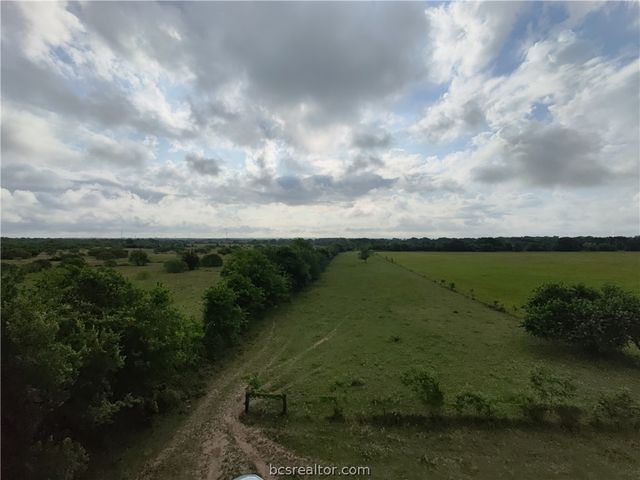 415 Veterans Memorial Dr, Navasota, TX 77868