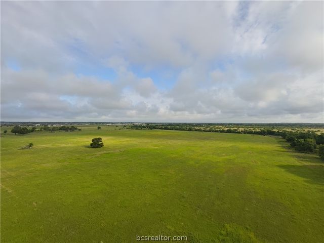 415 Veterans Memorial Dr, Navasota, TX 77868