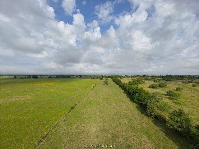 415 Veterans Memorial Dr, Navasota, TX 77868
