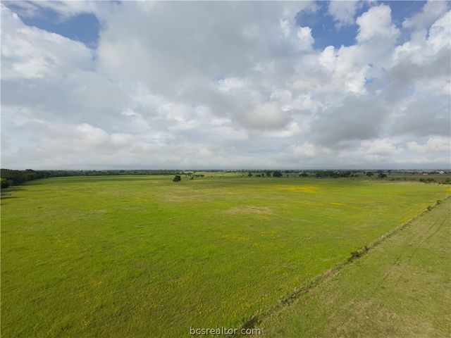 415 Veterans Memorial Dr, Navasota, TX 77868