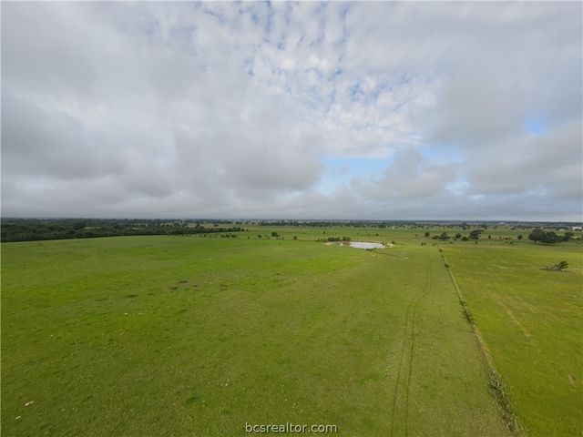 415 Veterans Memorial Dr, Navasota, TX 77868