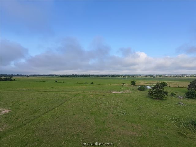 415 Veterans Memorial Dr, Navasota, TX 77868