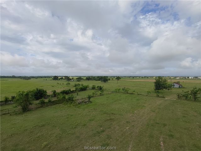 415 Veterans Memorial Dr, Navasota, TX 77868