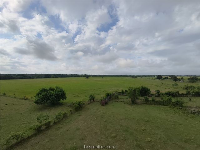 415 Veterans Memorial Dr, Navasota, TX 77868