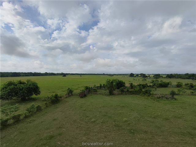 415 Veterans Memorial Dr, Navasota, TX 77868