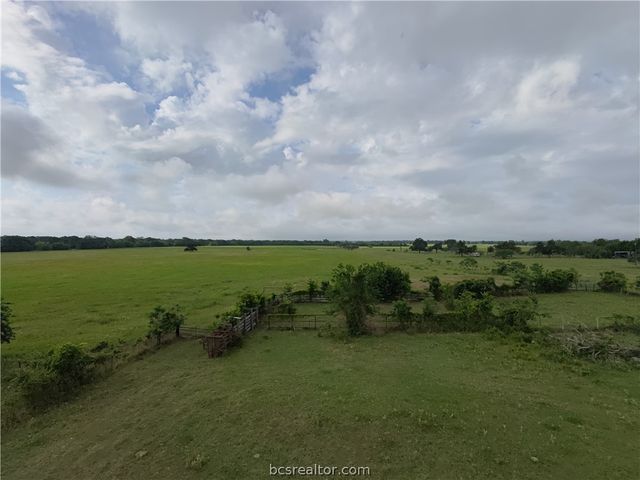 415 Veterans Memorial Dr, Navasota, TX 77868