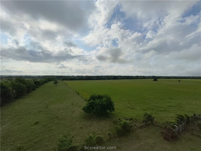 415 Veterans Memorial Dr, Navasota, TX 77868