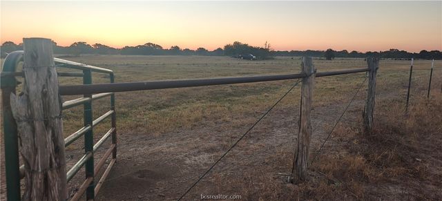 415 Veterans Memorial Dr, Navasota, TX 77868