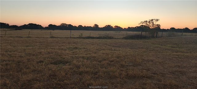 415 Veterans Memorial Dr, Navasota, TX 77868