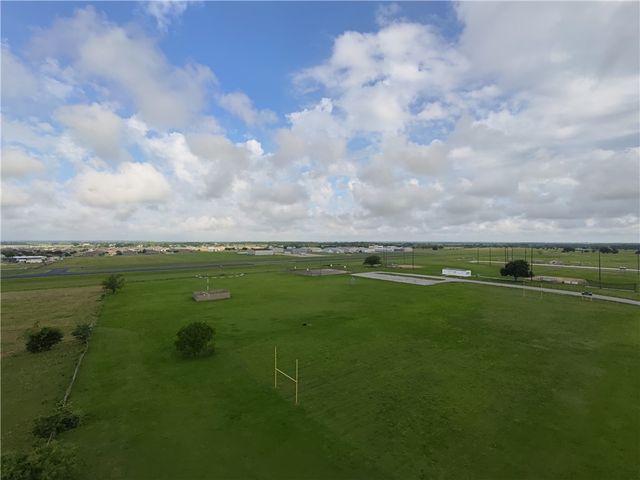 415 Veterans Memorial Dr, Navasota, TX 77868