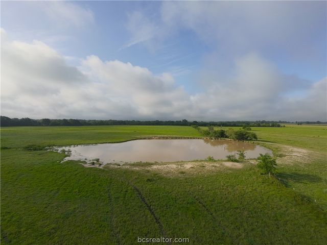 415 Veterans Memorial Dr, Navasota, TX 77868