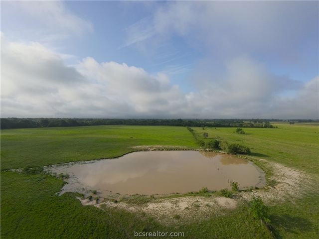 415 Veterans Memorial Dr, Navasota, TX 77868