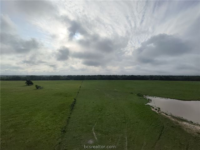 415 Veterans Memorial Dr, Navasota, TX 77868