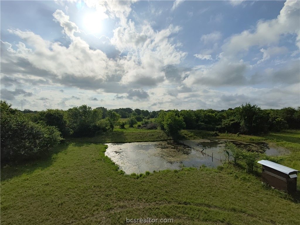415 Veterans Memorial Dr, Navasota, TX 77868 — photo 2
