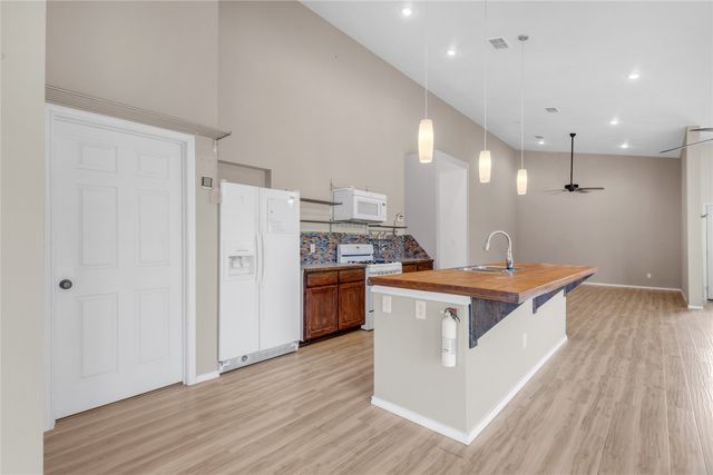 758 Rs County Road 3350, Emory, TX 75440