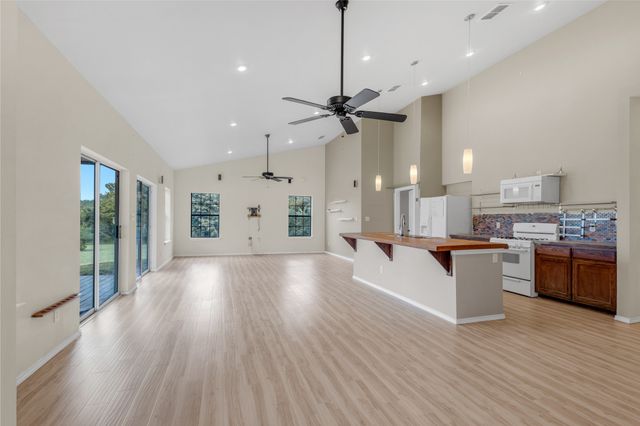 758 Rs County Road 3350, Emory, TX 75440