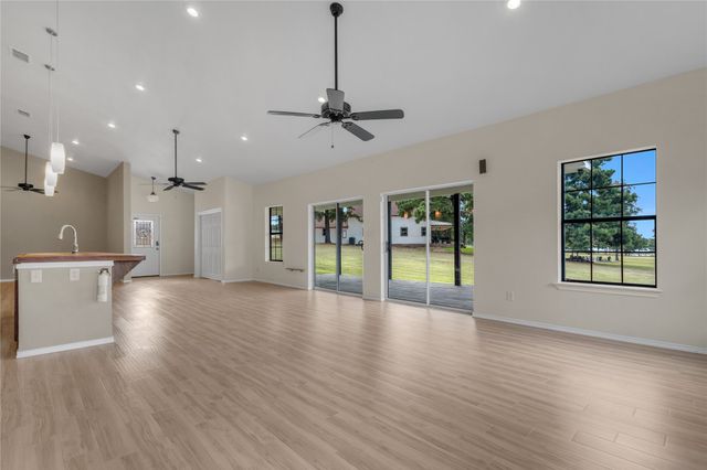 758 Rs County Road 3350, Emory, TX 75440