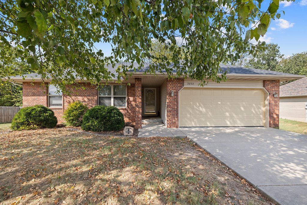 3253 E Colonial Street, Republic, MO 65738