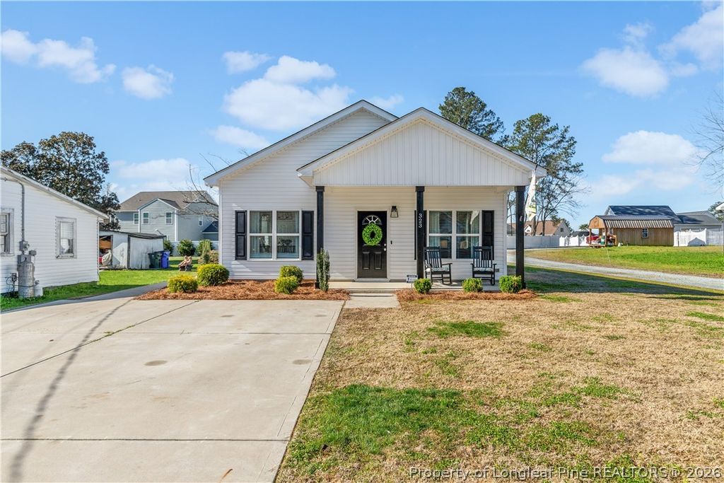 323 W Wooddall Street, Benson, NC 27504 — exterior