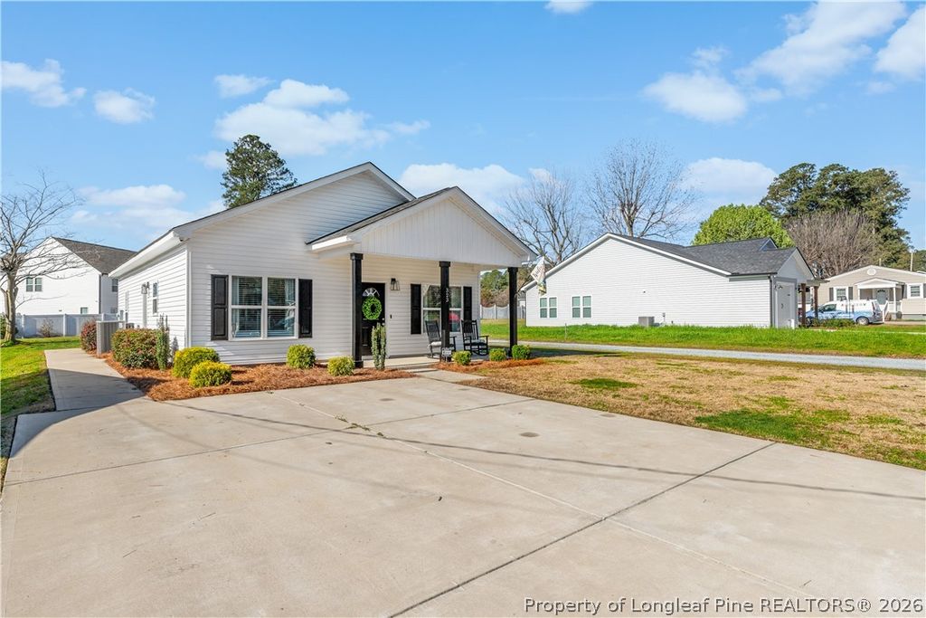 323 W Wooddall Street, Benson, NC 27504 — photo 2