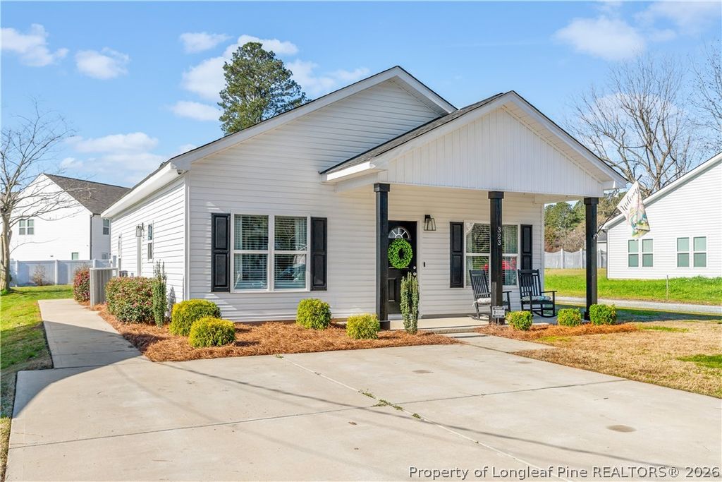 323 W Wooddall Street, Benson, NC 27504 — photo 4