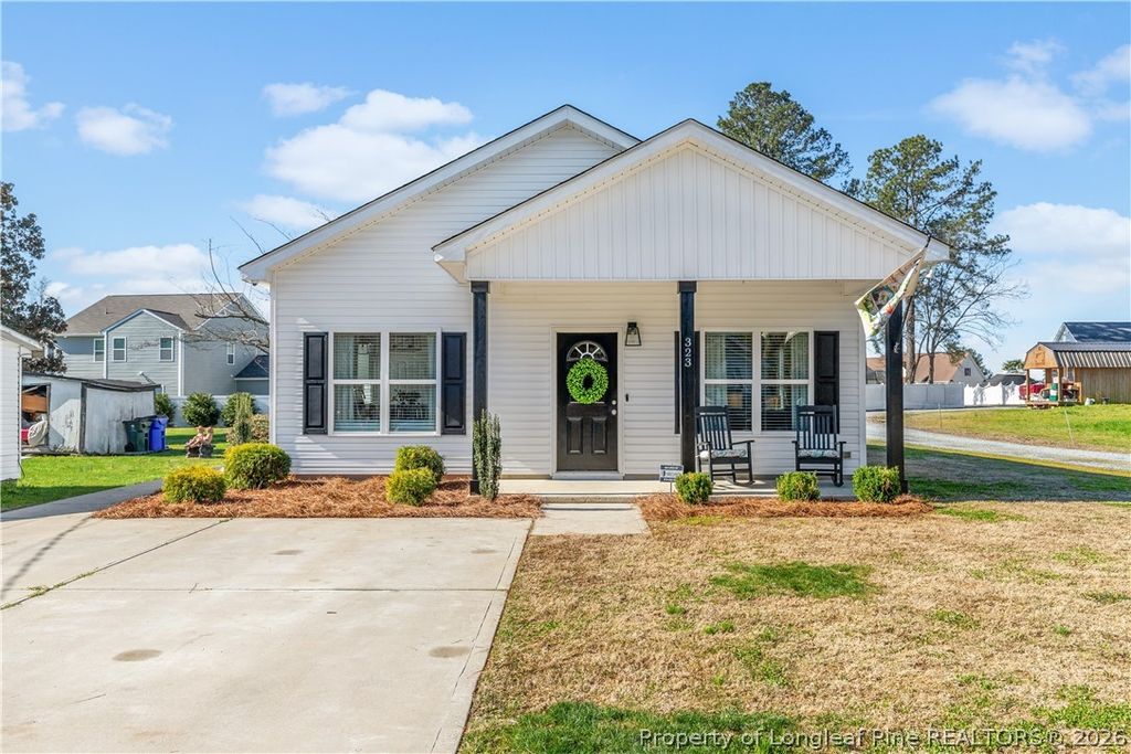 323 W Wooddall Street, Benson, NC 27504 — photo 5