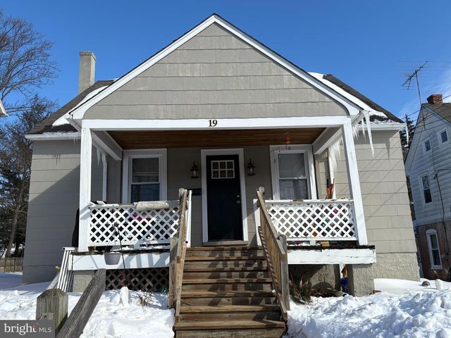 19 OAKLAND AVE, West Grove, PA 19390