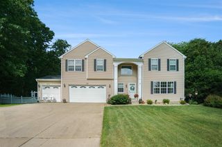 9354 Stratford Woods Trail, Kalamazoo, MI 49009