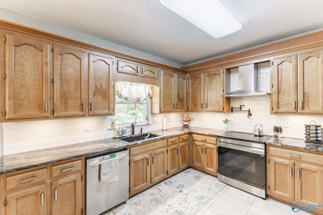 15033 Greentree Trail SE, Huntsville, AL 35803