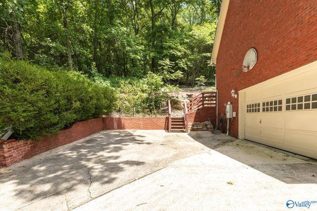 15033 Greentree Trail SE, Huntsville, AL 35803