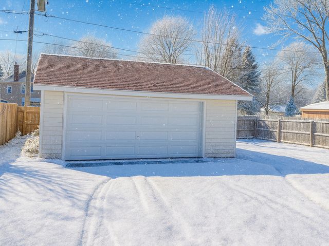 37684 N Sheridan Road, Beach Park, IL 60087