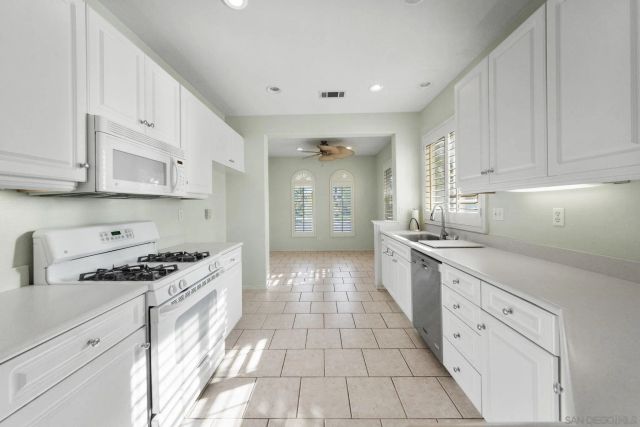 27992 Whisperwood Dr, Menifee, CA 92584