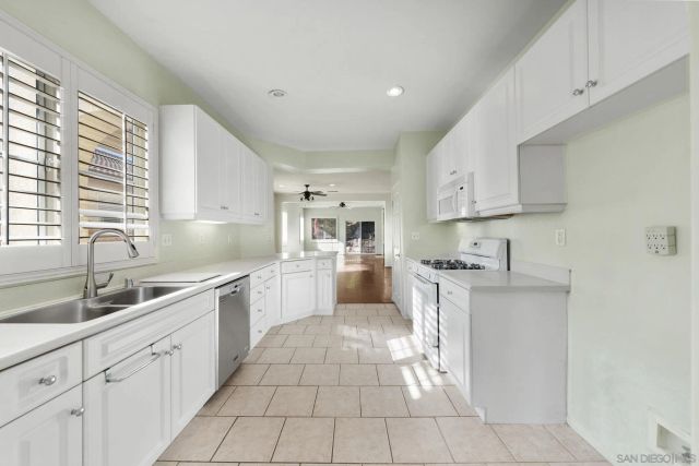 27992 Whisperwood Dr, Menifee, CA 92584