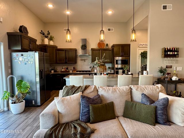 13684 GLEN VISTA Lane, Horizon City, TX 79928