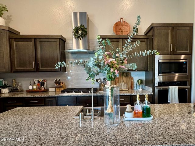 13684 GLEN VISTA Lane, Horizon City, TX 79928