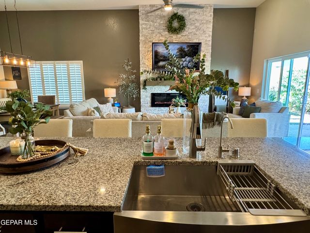 13684 GLEN VISTA Lane, Horizon City, TX 79928