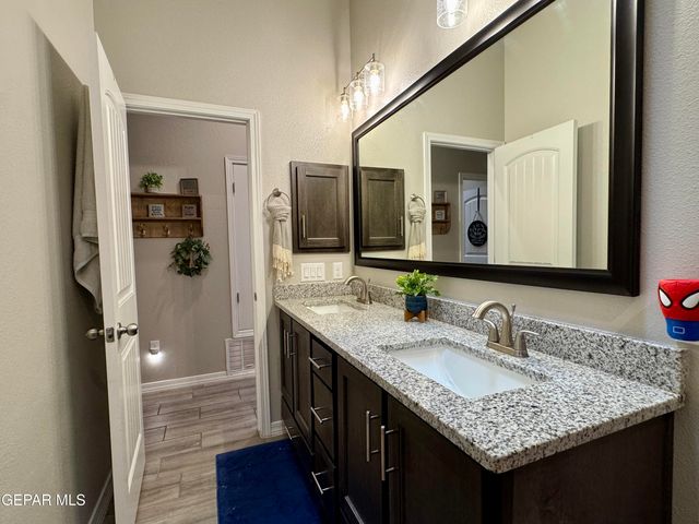13684 GLEN VISTA Lane, Horizon City, TX 79928