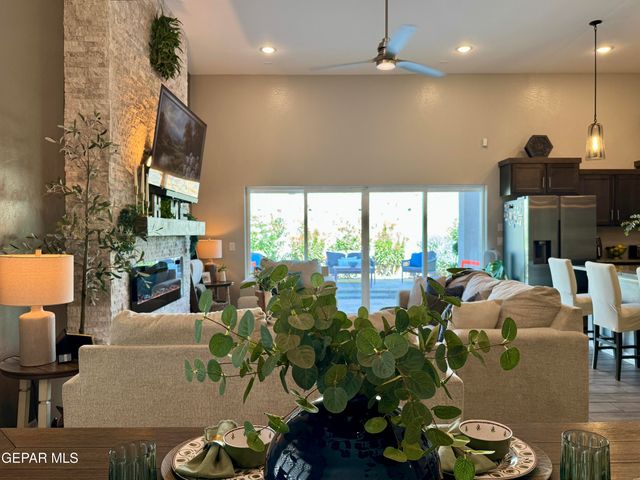 13684 GLEN VISTA Lane, Horizon City, TX 79928