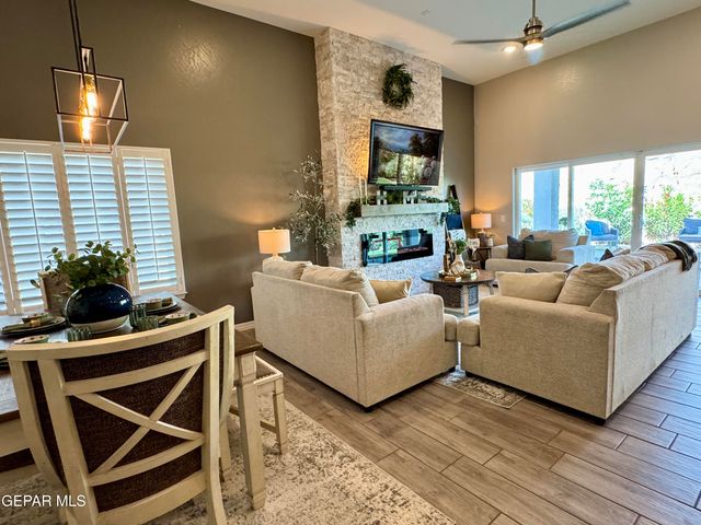 13684 GLEN VISTA Lane, Horizon City, TX 79928