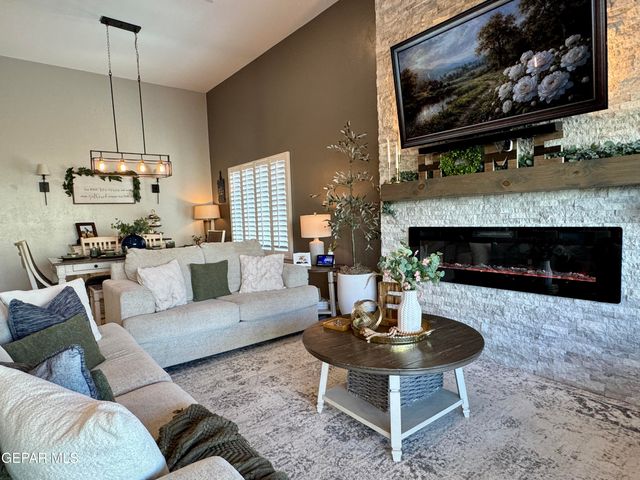 13684 GLEN VISTA Lane, Horizon City, TX 79928