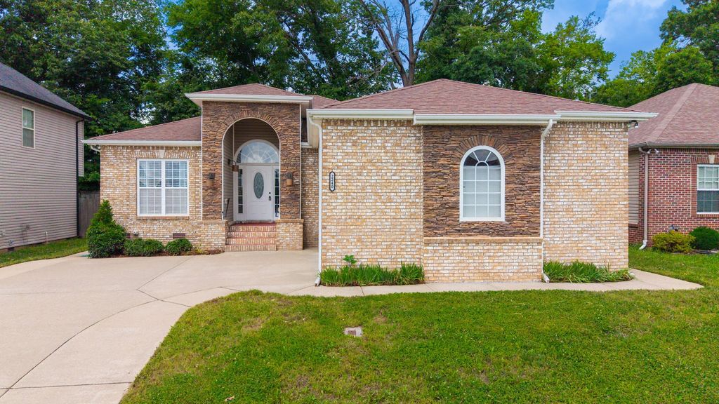 2240 Killington Dr, Clarksville, TN 37040
