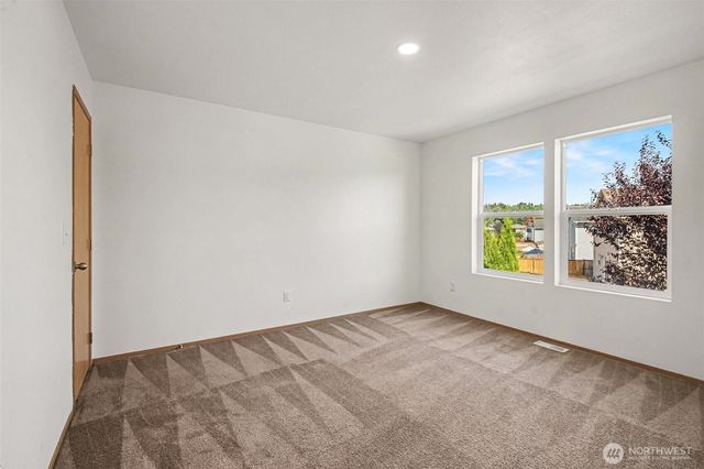 9506 185th Street E, Puyallup, WA 98375