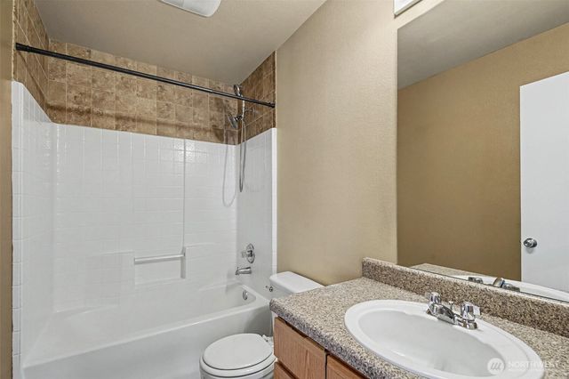 9506 185th Street E, Puyallup, WA 98375
