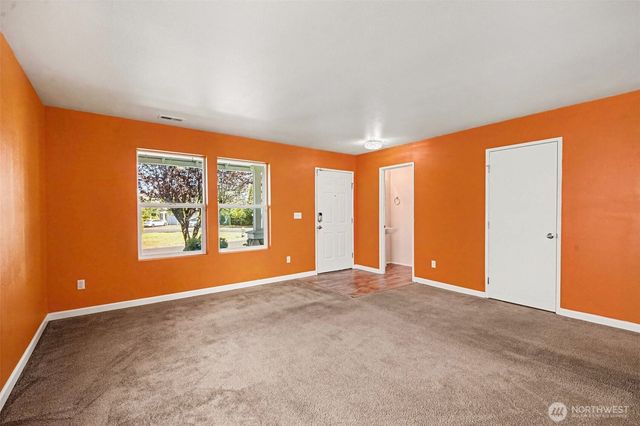9506 185th Street E, Puyallup, WA 98375