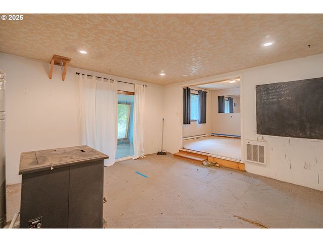 12 SHORT RUN Rd, Carson, WA 98610