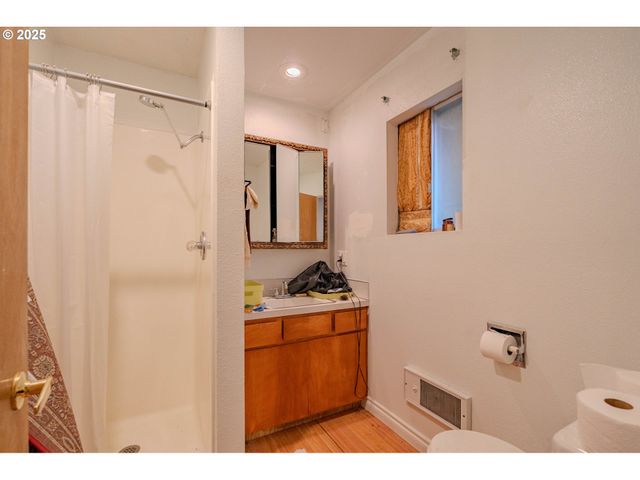 12 SHORT RUN Rd, Carson, WA 98610