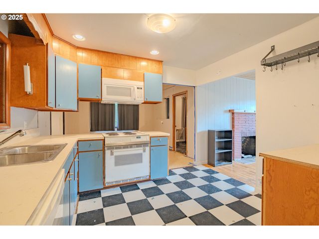12 SHORT RUN Rd, Carson, WA 98610