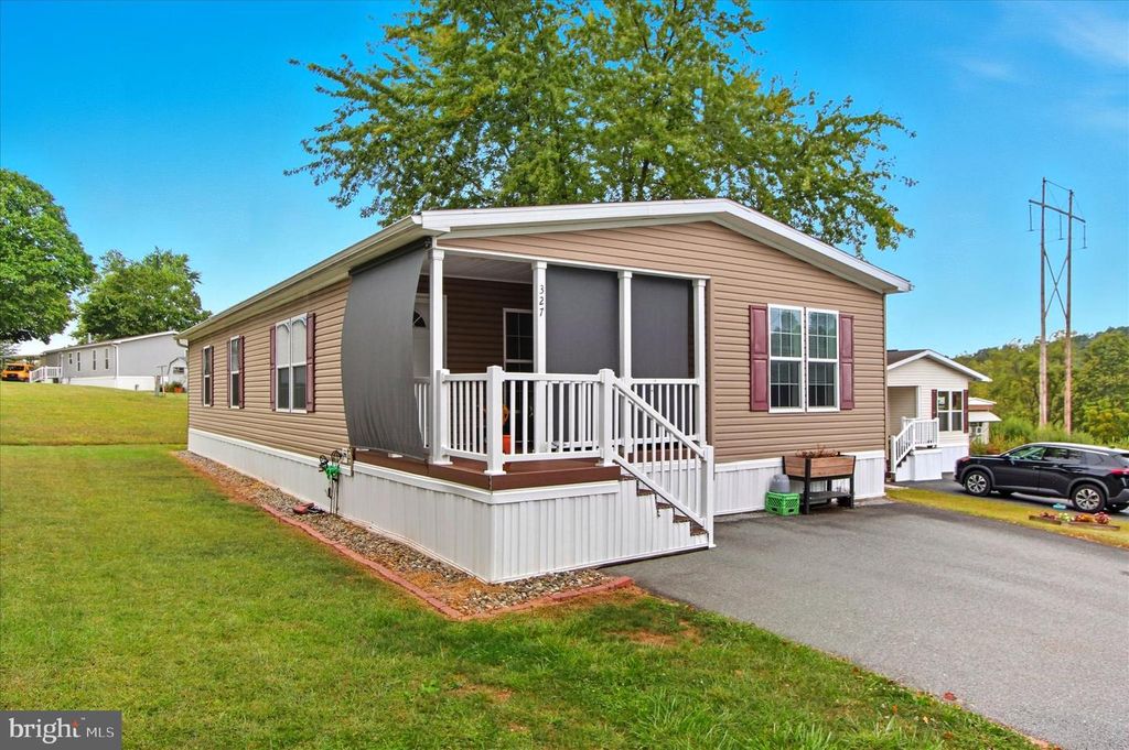 327 ROBIN DR, Red Lion, PA 17356