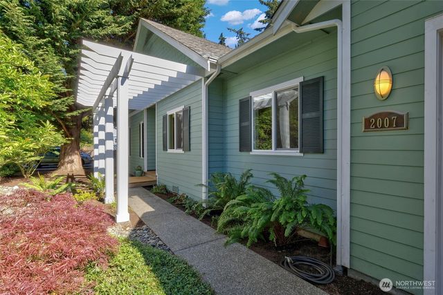 2007 NE Dingley Road, Bainbridge Island, WA 98110